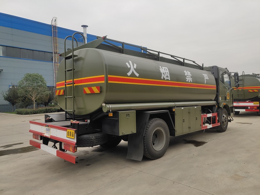 部隊(duì)采購解放J6單橋14噸油罐車側(cè)面展示圖片