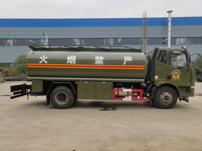 部隊(duì)采購解放J6單橋14噸油罐車側(cè)面展示圖片